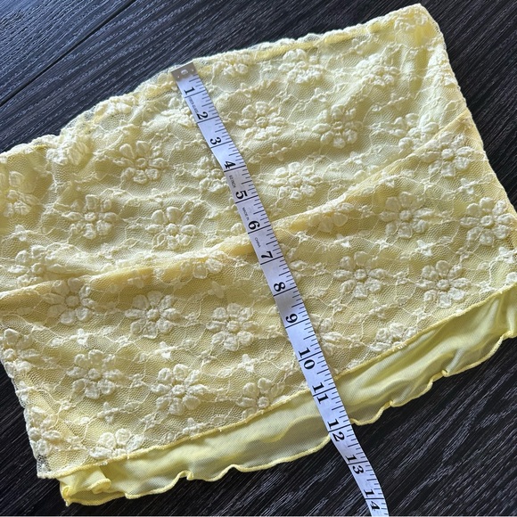 Urban Outfitters Kimchi Blue Kori Strapless Floral Lace Crop Top in Yellow, XL - Picture 7 of 13